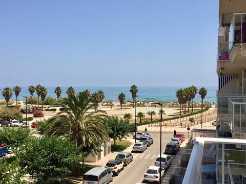 Beachfront apartment with a swimming pool and parking