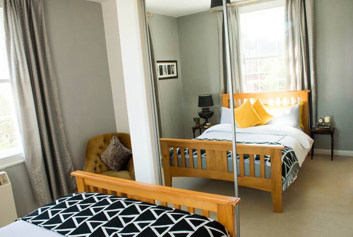 Characterful abode with city VIEW & FREE parking