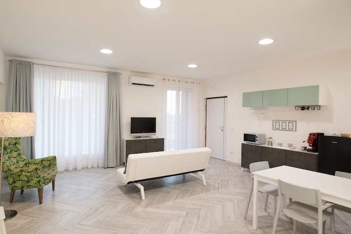 Mary Jane's Terrace - Loft just 10 min from Naples