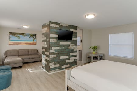 Island Studio Room (King + Queen Sofa)