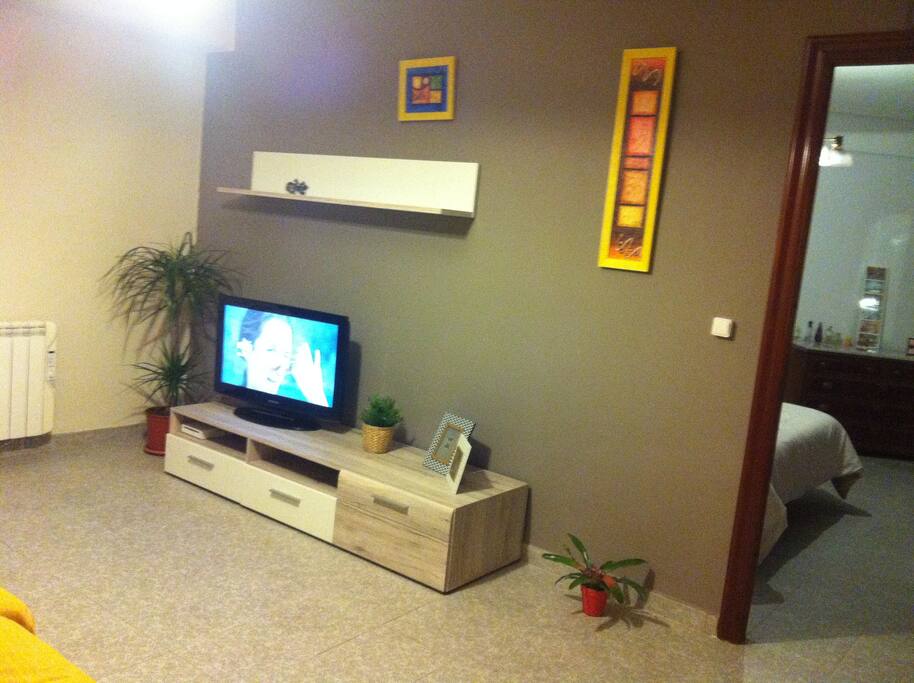 sala de estar con un sofa extensible+2 individuales- living room