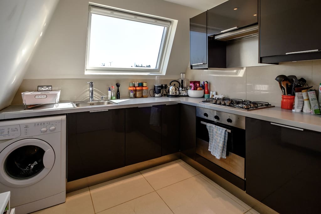 Fully equipped kitchen with dishwasher
