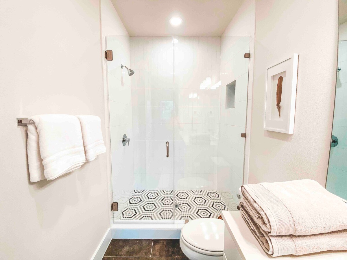 Brand New Studio Apartment with Private Entrance