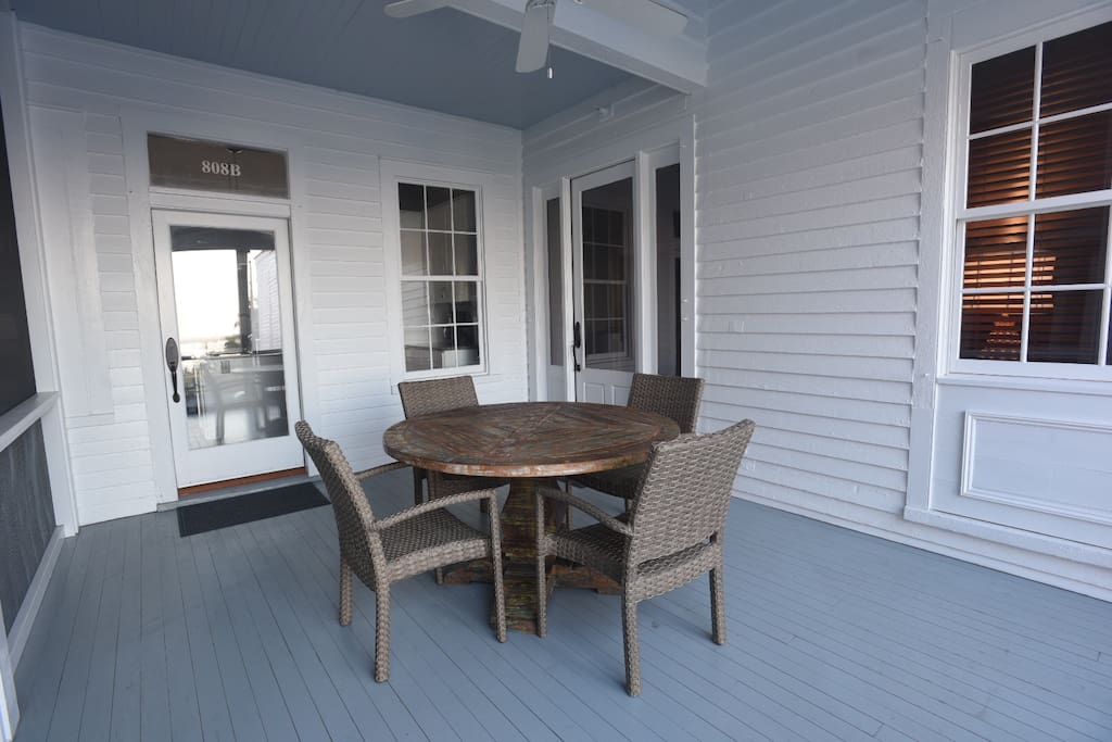 Private Screened Porch - Entryway
