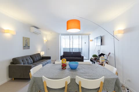 1 BR 1 bath in shared 2BR unit in South Brisbane