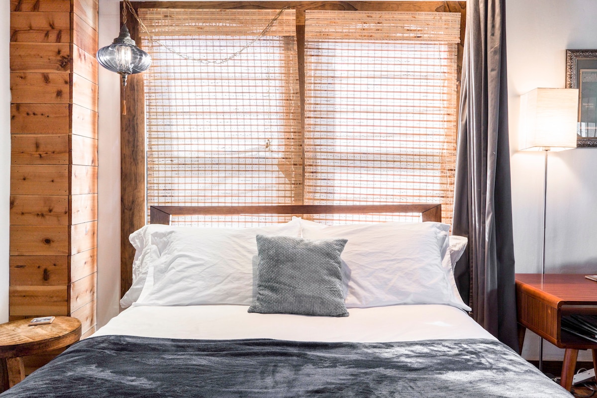 Modern Lofted Cottage Custom Woodwork, Central ATX