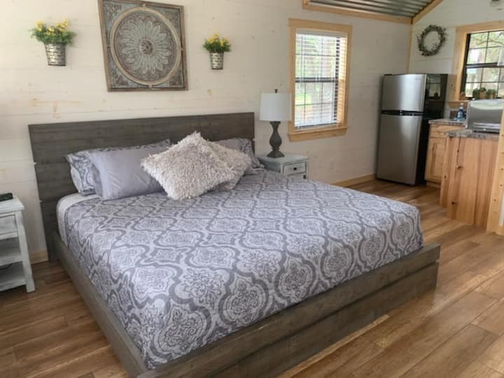 เคบิน Countyside นอนได้ 2 คนเตียงคิงไซส์