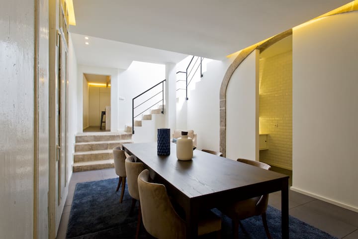 Modern 3Ensuite Flat • AC • Parking • Washer/Dryer