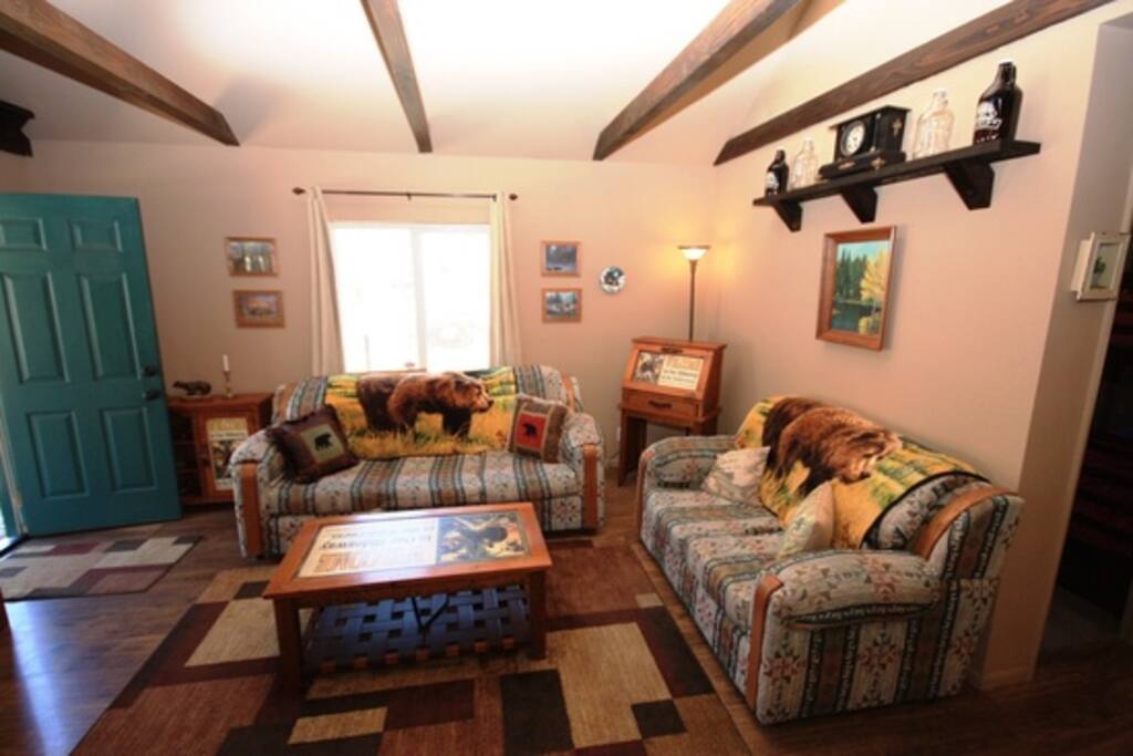 Living area
Note: Several taxidermy and decor has been added since this photo. The couches were also replaced with new couches.