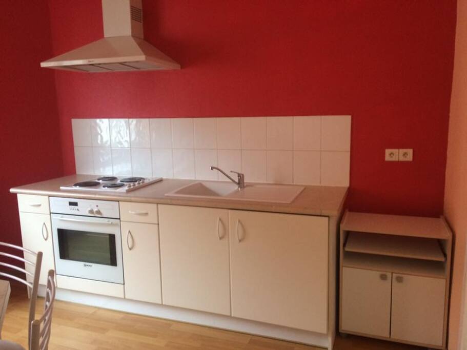 cuisine équipée (four, micro onde, frigo)