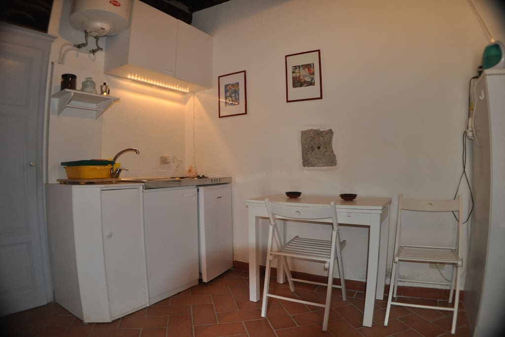 Angolo cucina e zona pranzo