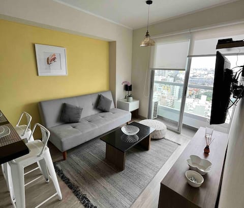 Modern, very close to Miraflores!