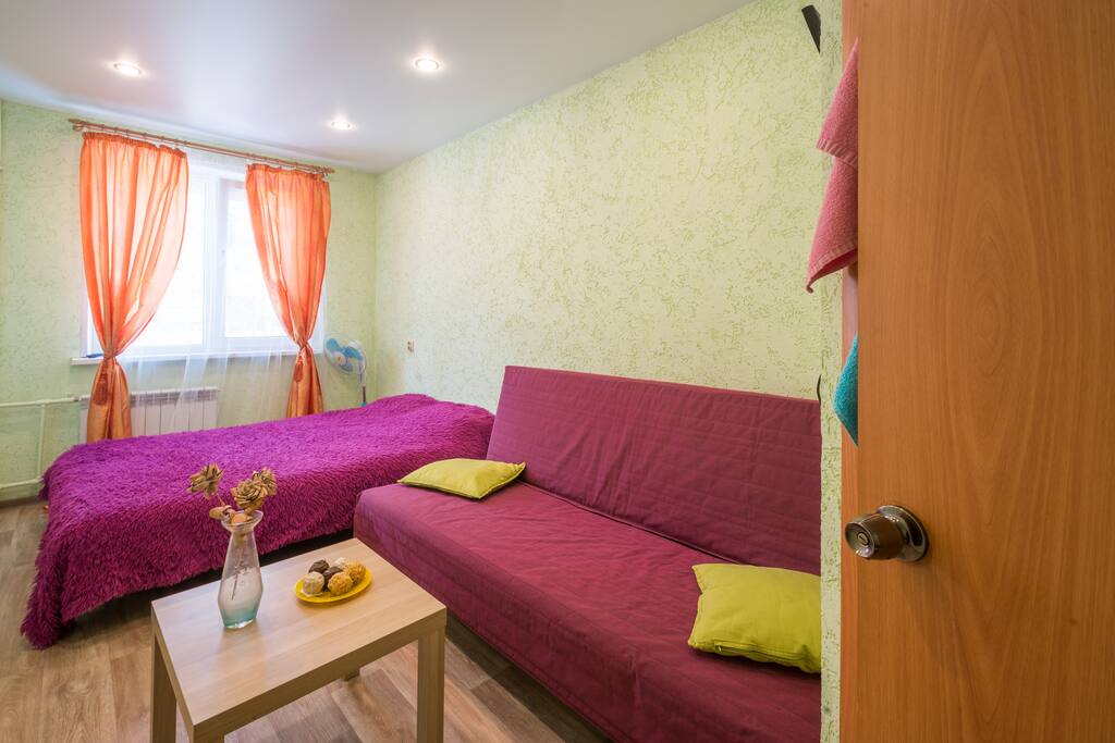 Гостиная-спальня с 4 спальными местами и телевизором*****Living room-bedroom with 4 sleeping places and TV.