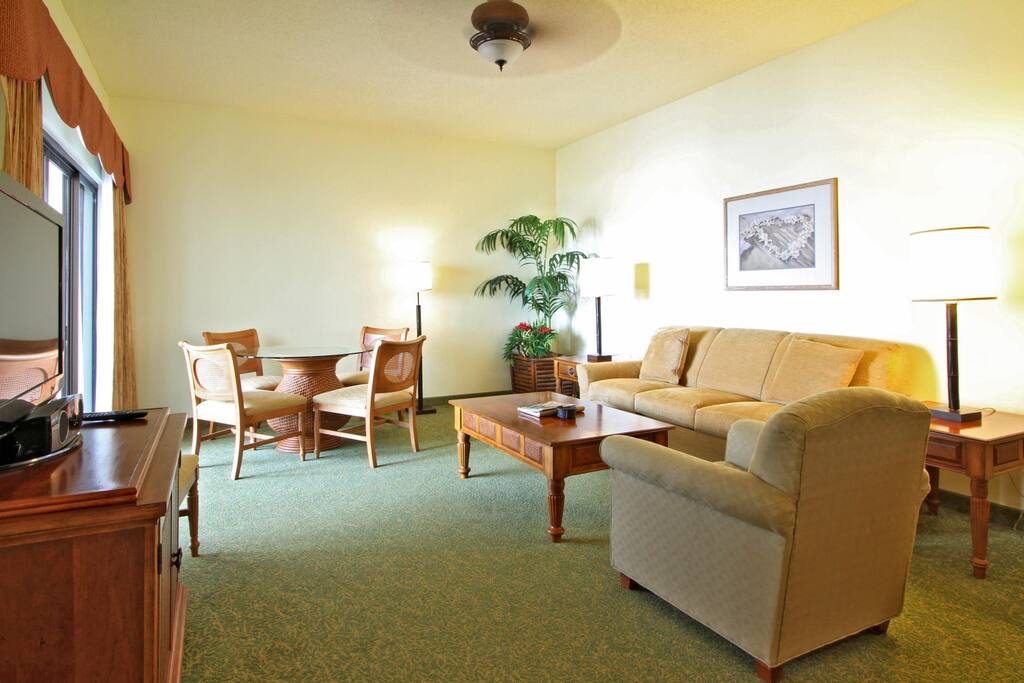 Wyndham Royal Sea Cliff - Suite Living Room