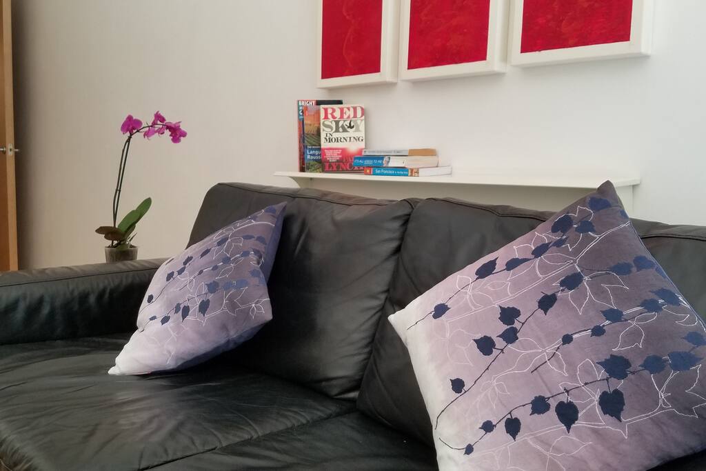 Very big open plan living area with comfortable sofa!