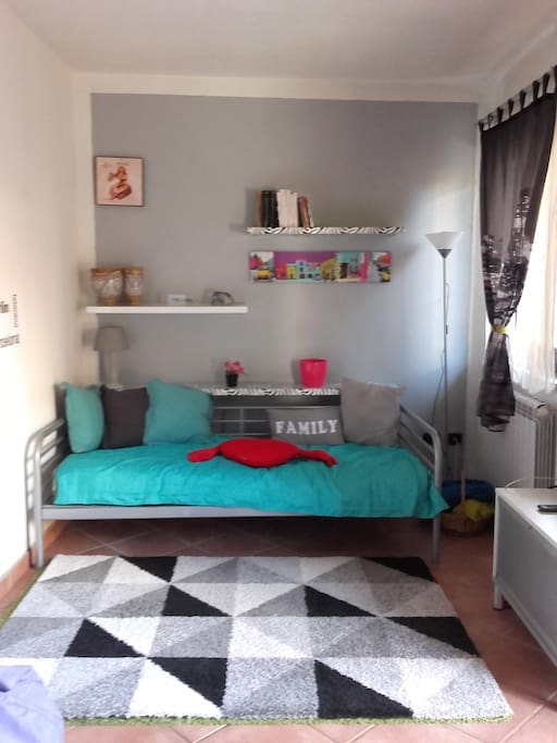 il salotto è stato rinnovato e il terzo letto reso molto comodo