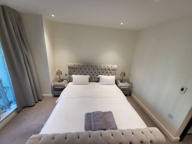 Chelsea Luxury 3 Bed Apartment gallery image 5