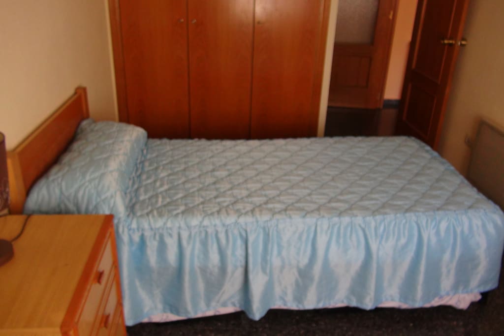 habitacion privada, armario enpotrado