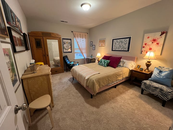 Camera al piano di sotto, letto matrimoniale