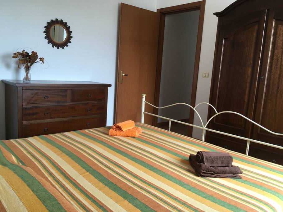 Camera, primo piano, letto matrimoniale