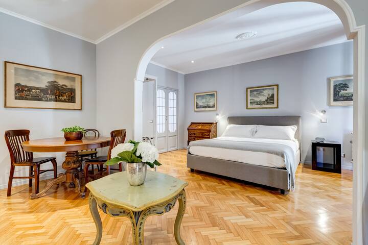 Very bright high floor apartment, with elevator gallery image 2