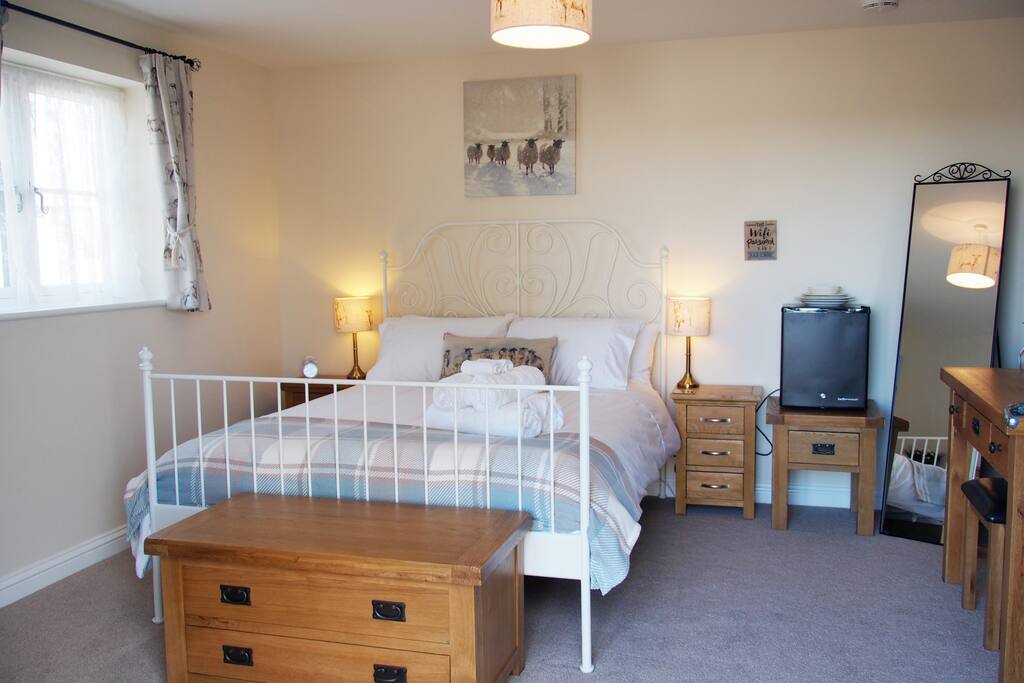 Spacious sheep themed room fully furnished for your use