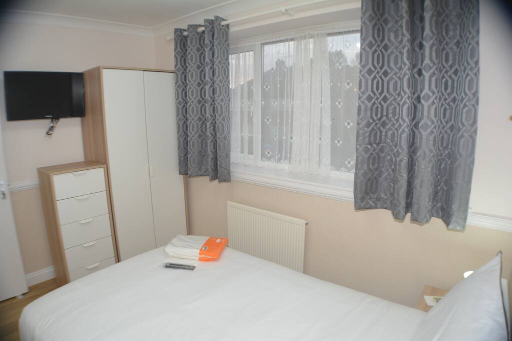 Modern Fresh - Own Tv In Room