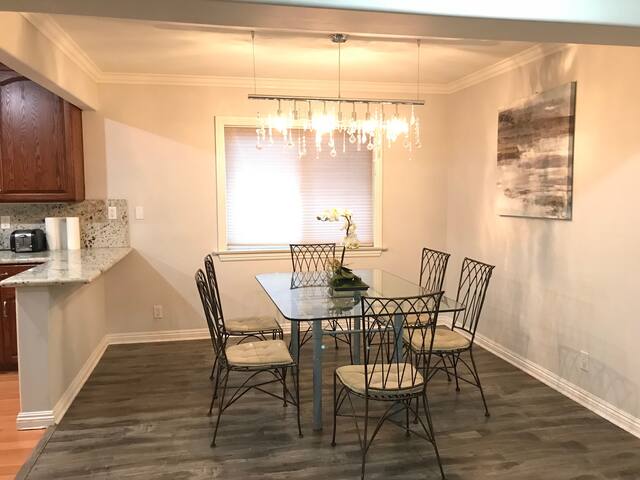 Large Home 7 bedrooms 4 baths 13 beds sleeps 21+ gallery image 3