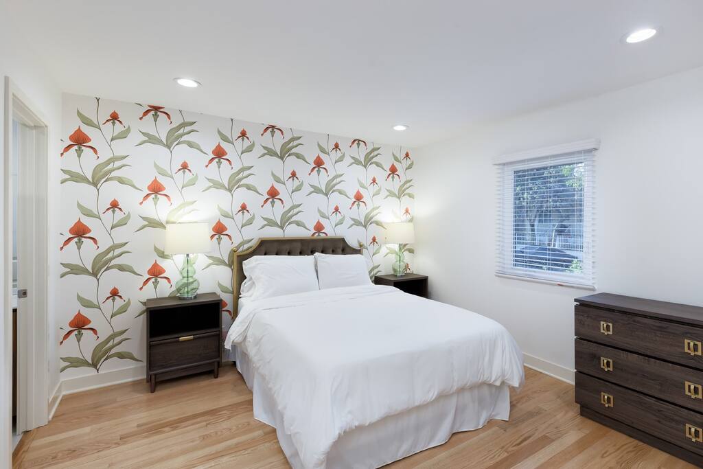 Master Bedroom with Queen Bed