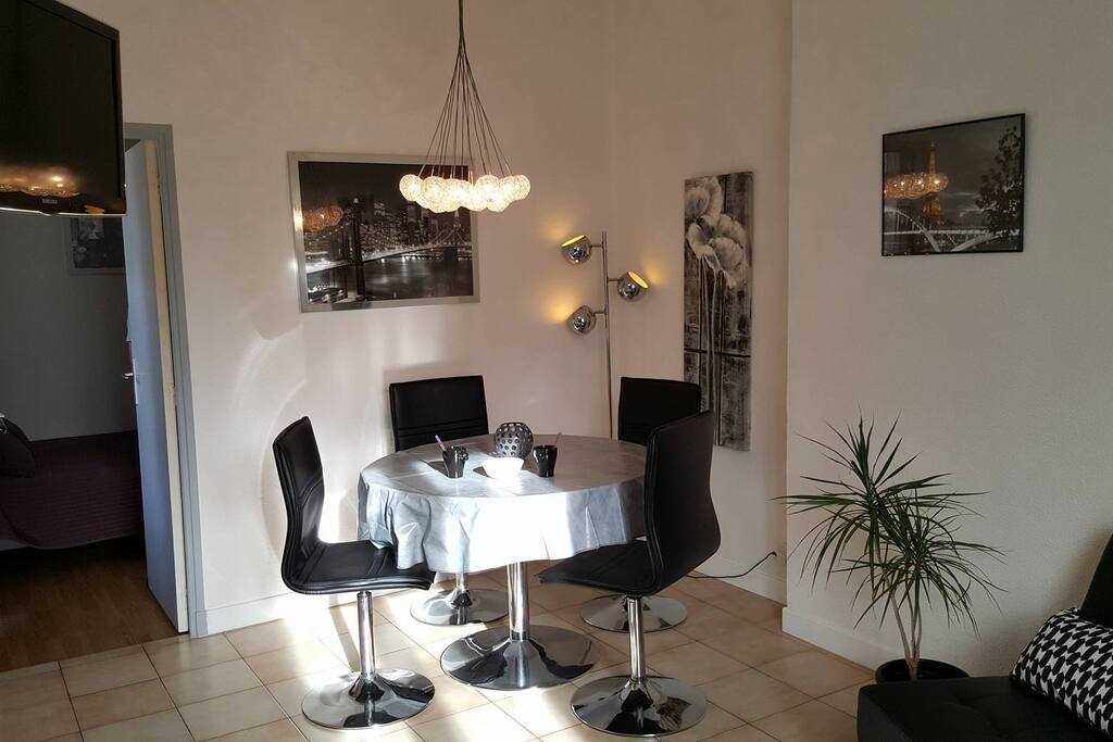 Salle a manger - Dining room