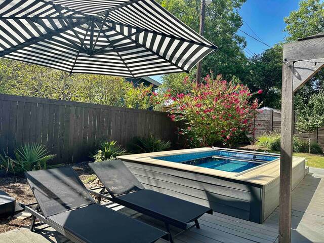 luxe hippie bungalow – POOL/huge deck 3 Beds 78704 gallery image 4