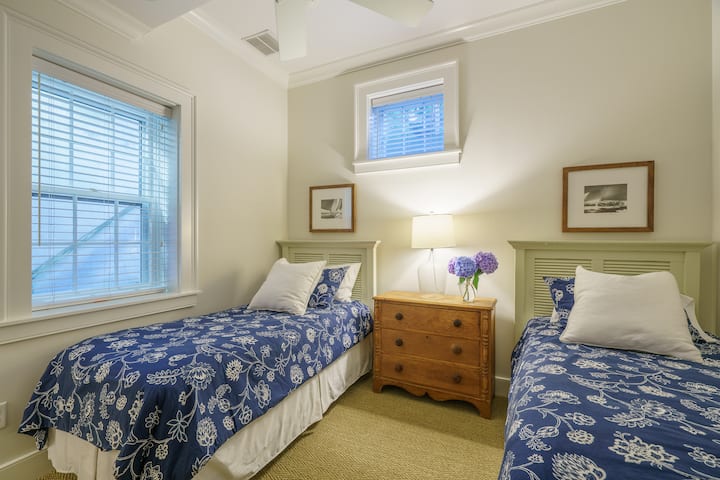 غرفة النوم 4 أسرّة مزدوجة