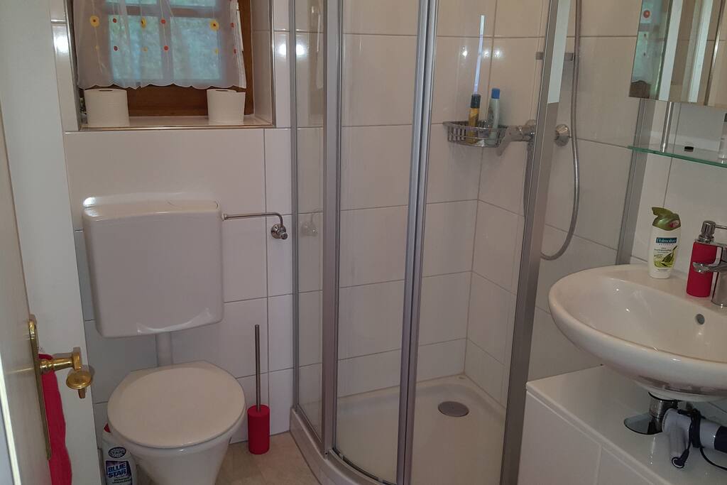 Bad mit Dusche+ WC