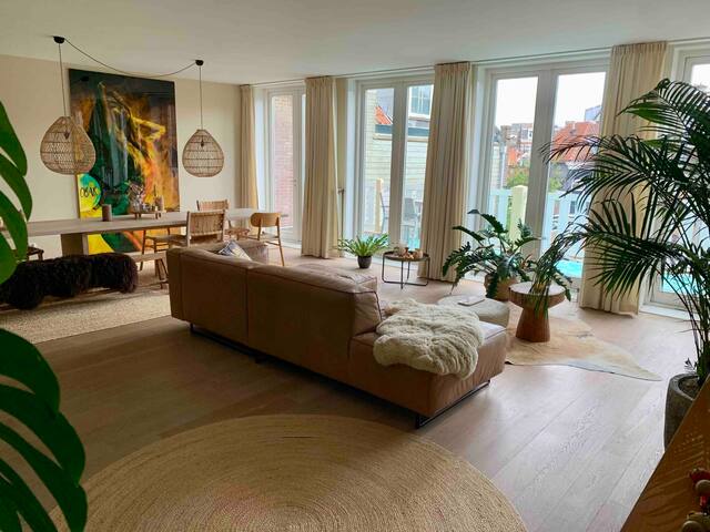 Lovely spacious apartment close to the beach! gallery image 2