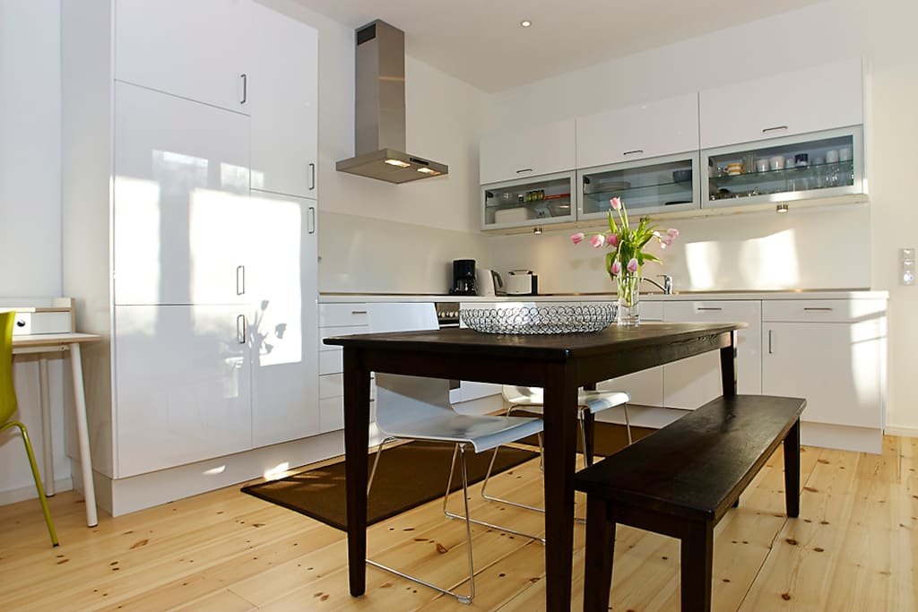 Kitchen with cooktop, oven and dishwasher
