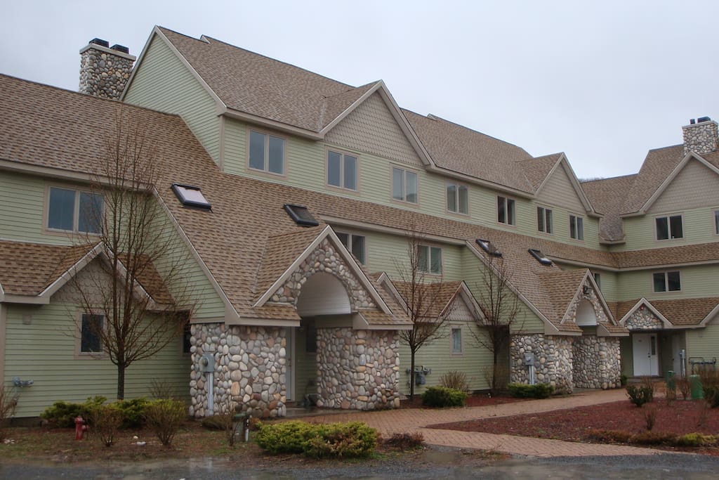 Windham Crystal Pond Condo, 4 BR, 3.5 Bath Townhouses for Rent in