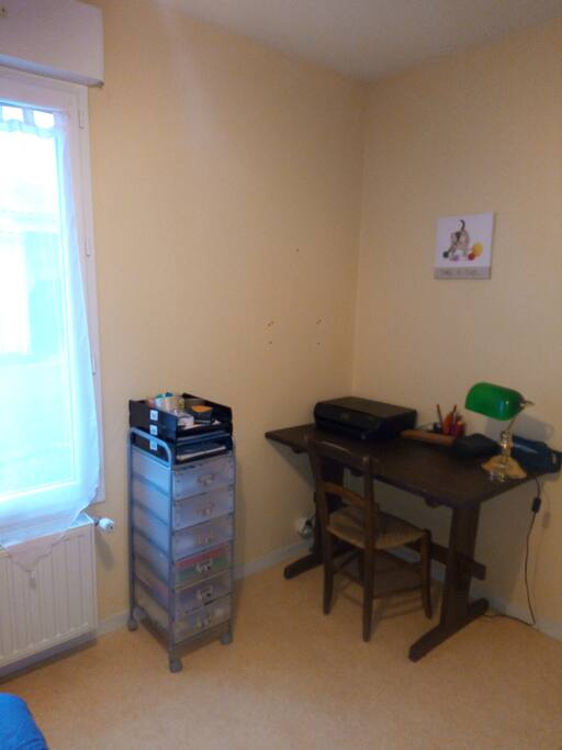 Coin bureau avec wifi.