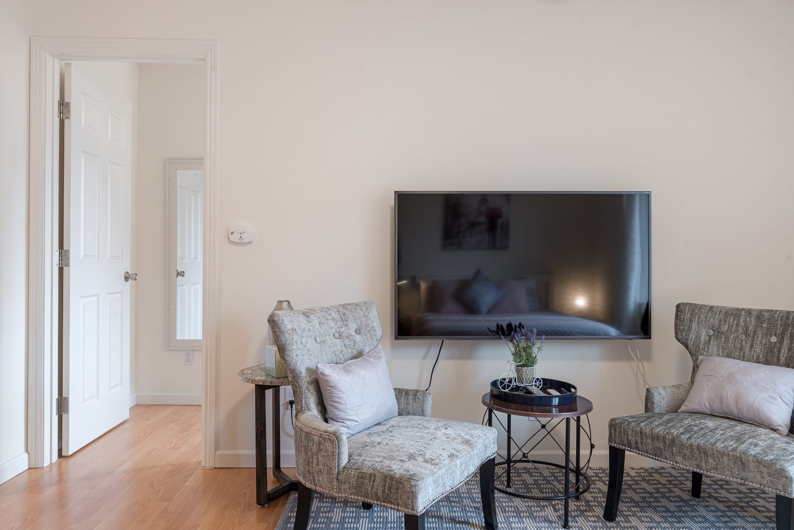 Relaxed 3B/2Ba Home with Private Parking - Image 20