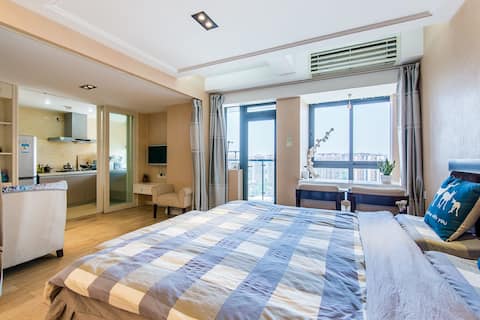 【小雅轩】，房间已消毒！高笋塘地铁驷马桥路站，三地铁沿线熊猫基地春熙路宽窄巷子，二环高架舒适大床房！