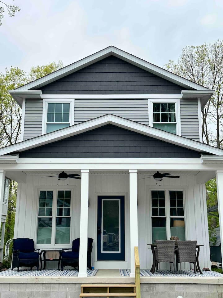 New Peach St home inside the Gates of Lakeside!