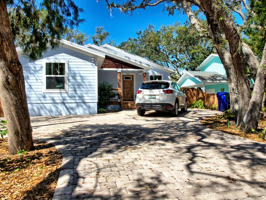 Large paved driveway for parking for up to 4 vehicles