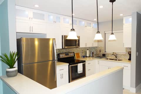Top Airbnb: Crystal Blue Wave Beach Ocean Condo! in Deerfield Beach
