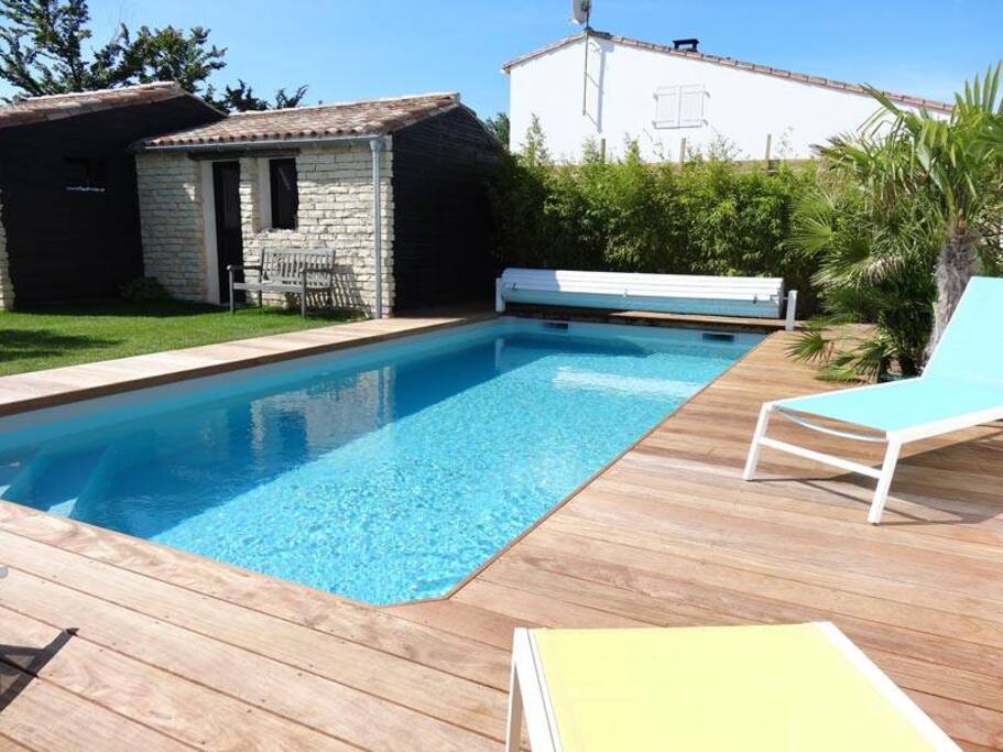 Piscine chauffée et sécurisée par un volet roulant electrique