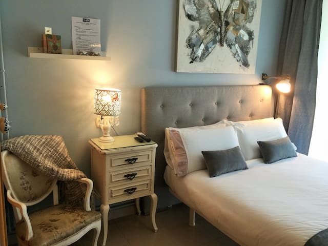 B&B Double Bed, with AC, Pvt. Bathroom, w/Pool