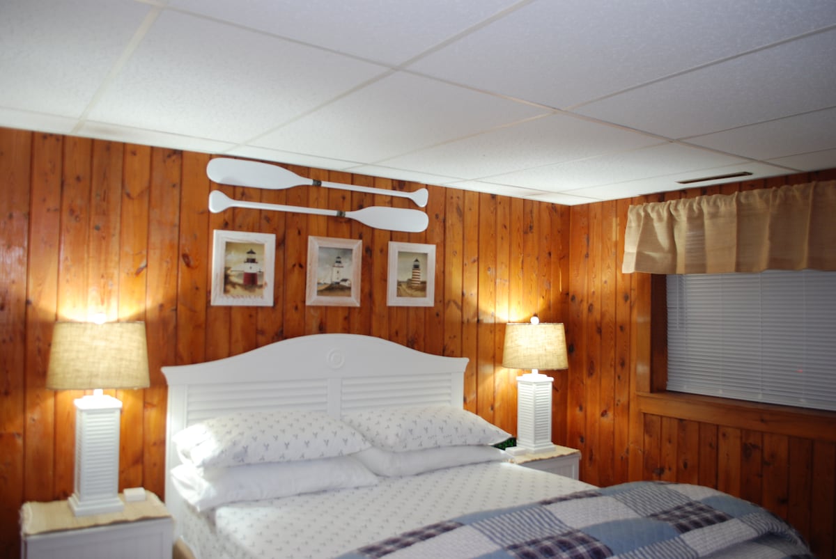 ห้องนอนควีนไซส์และพัดลม