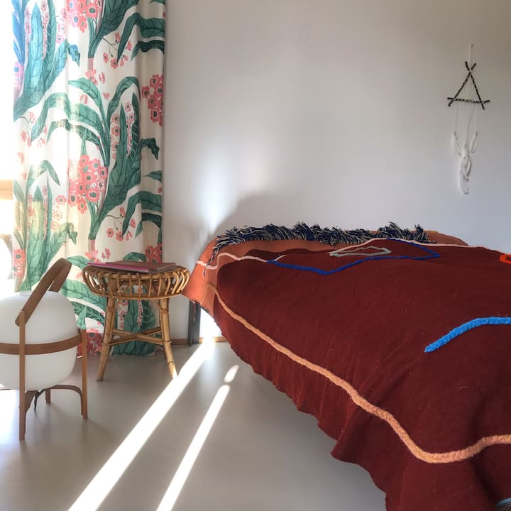 This is the ground floor bedroom with 140x200cm bed and windows facing north.