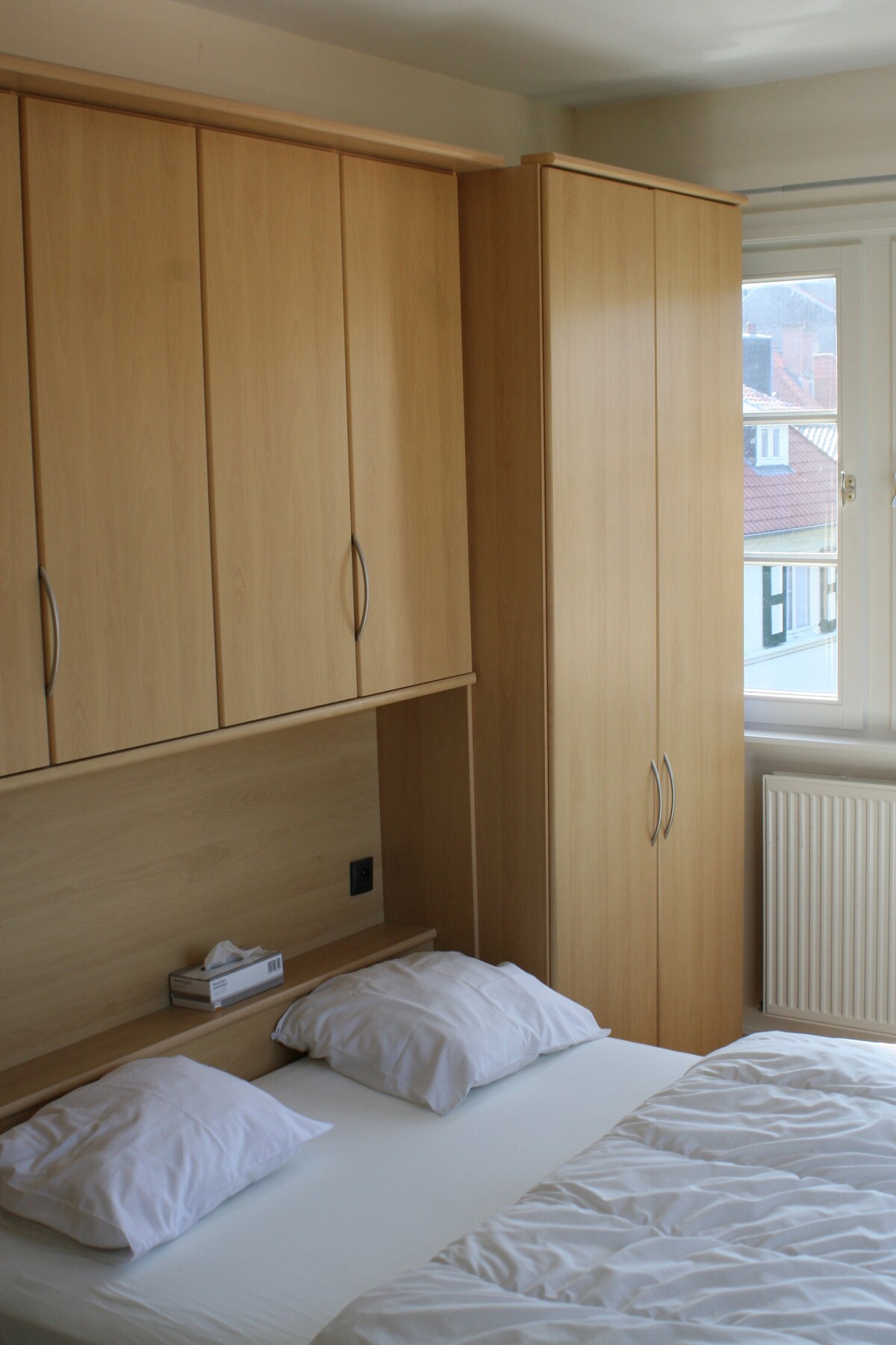 غرفة نوم رئيسية بسرير مزدوج