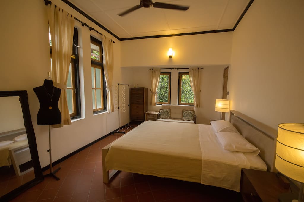 master bedroom (king)