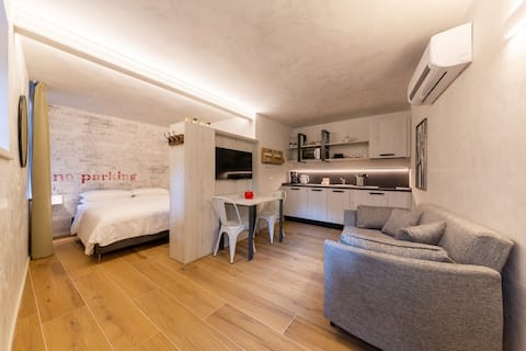 Popular Airbnb listing: Borgo Cantagallo - Casa Olivia 1 in Tremosine Sul Garda