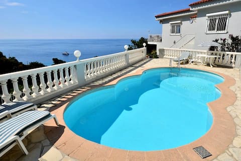 Eze beachfront pool villa 500 m from the beach
